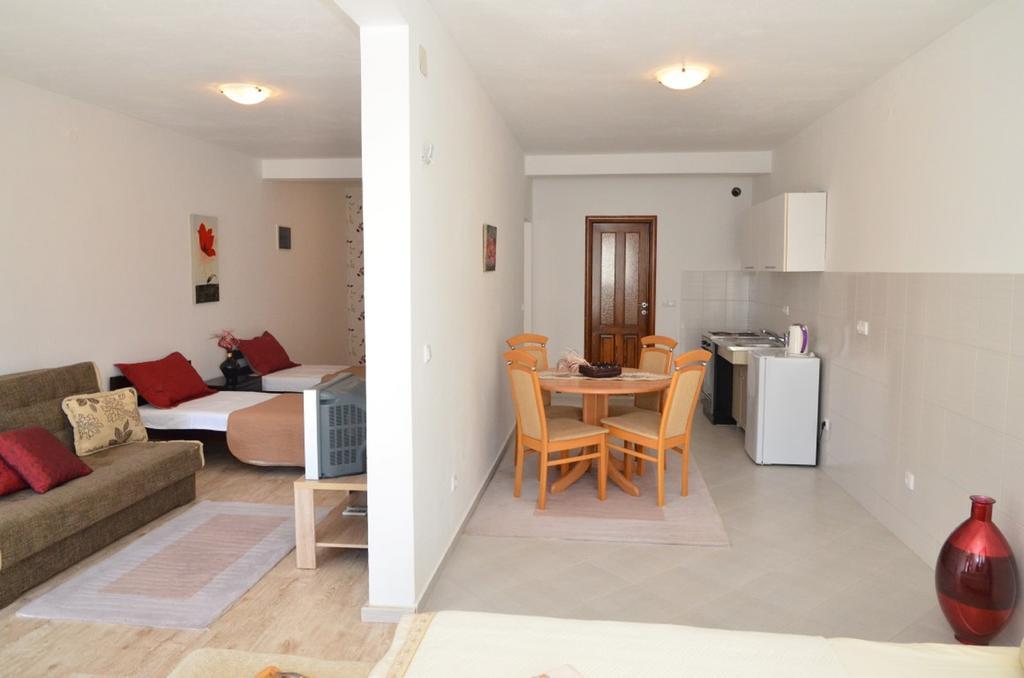 Apartments Casa Pineta Ulcinj Rom bilde